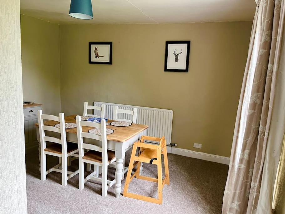 Holme Lodge Cottage เทิร์สก์ ภายนอก รูปภาพ